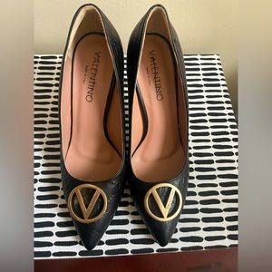 VALENTINO BY MARIO…CLARA Logo Pump Sz 9